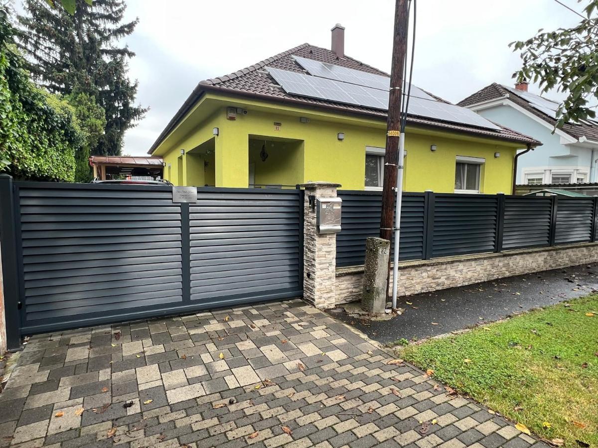 Star Street Home Mosonmagyaróvár Екстериор снимка