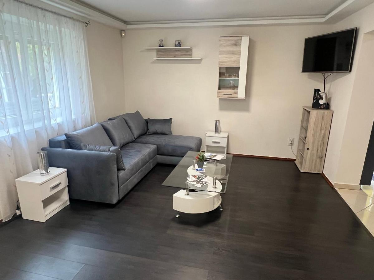 Star Street Home Mosonmagyaróvár Екстериор снимка