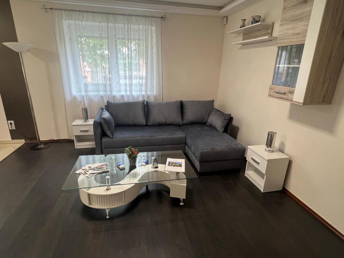 Star Street Home Mosonmagyaróvár Екстериор снимка
