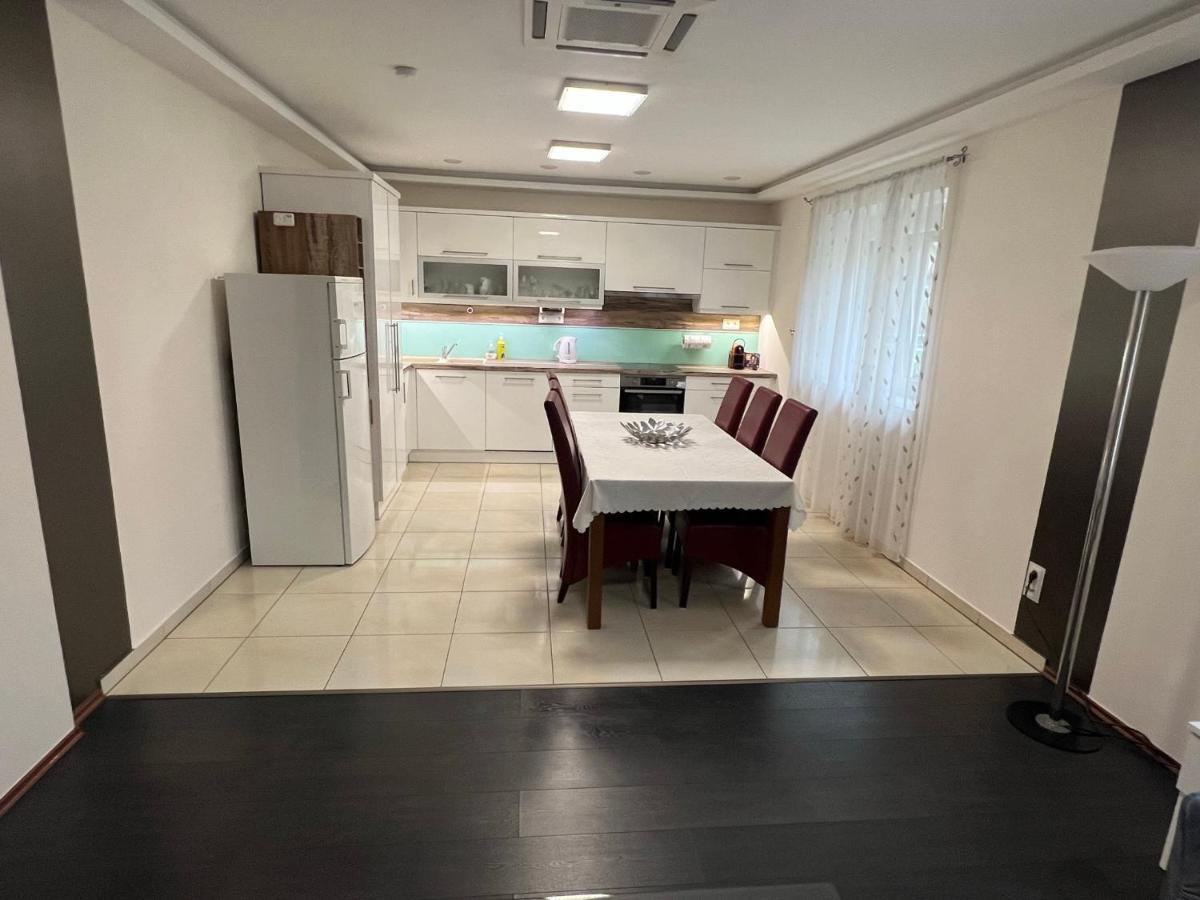 Star Street Home Mosonmagyaróvár Екстериор снимка