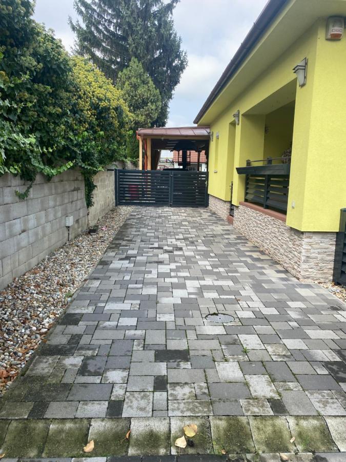 Star Street Home Mosonmagyaróvár Екстериор снимка